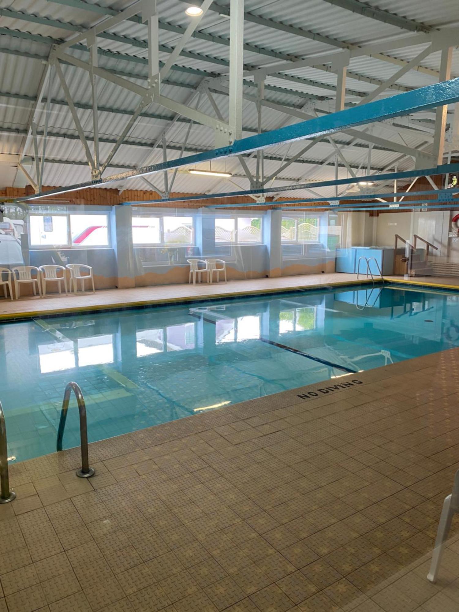 44 Gower Holiday Village Ty Gwyr Cosy 2 Bedroom Chalet 斯旺西 外观 照片
