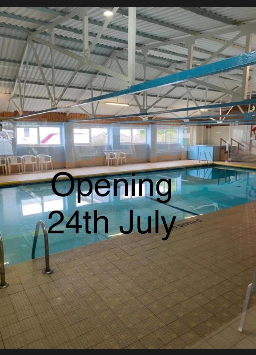44 Gower Holiday Village Ty Gwyr Cosy 2 Bedroom Chalet 斯旺西 外观 照片